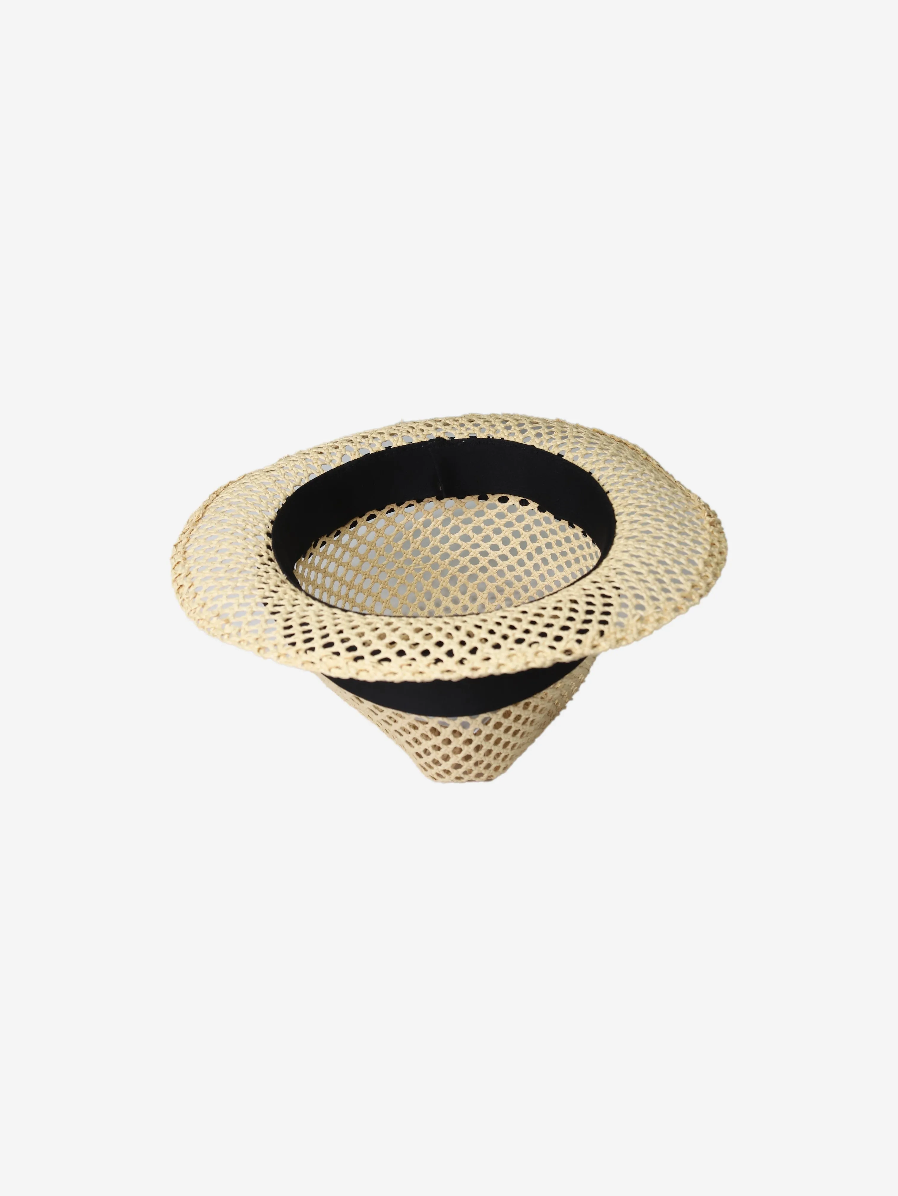 Neutral straw hat